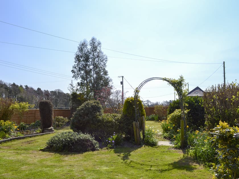 Spacious lawned garden | Sheilas Cottage, Christon bank, near Alnwick