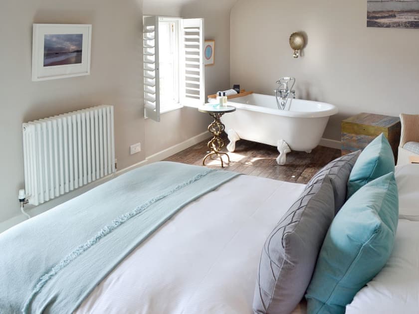 Peaceful double bedroom | The Old Stores, Mousehole, near Penzance