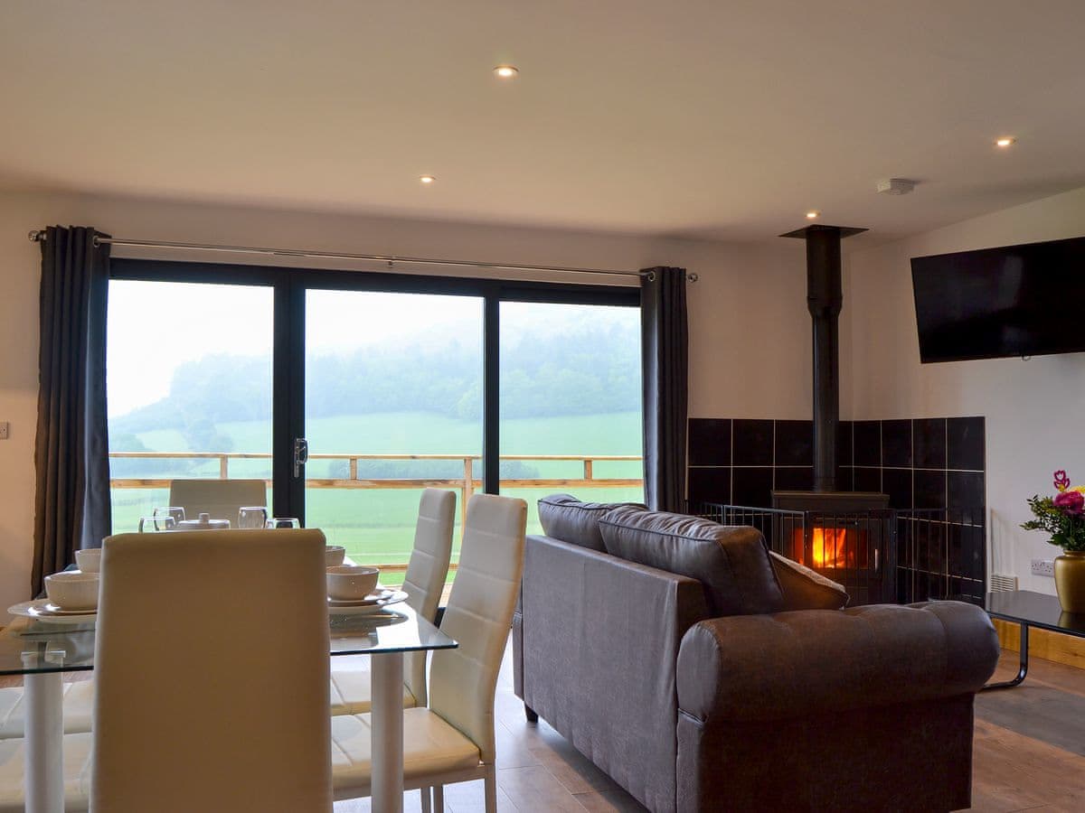Acre Luxury Lodges - Offa's Dyke Lodge - Image 5