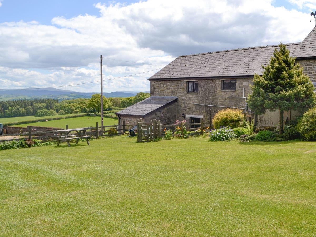 Cefncoedbach Farm - Mountain View