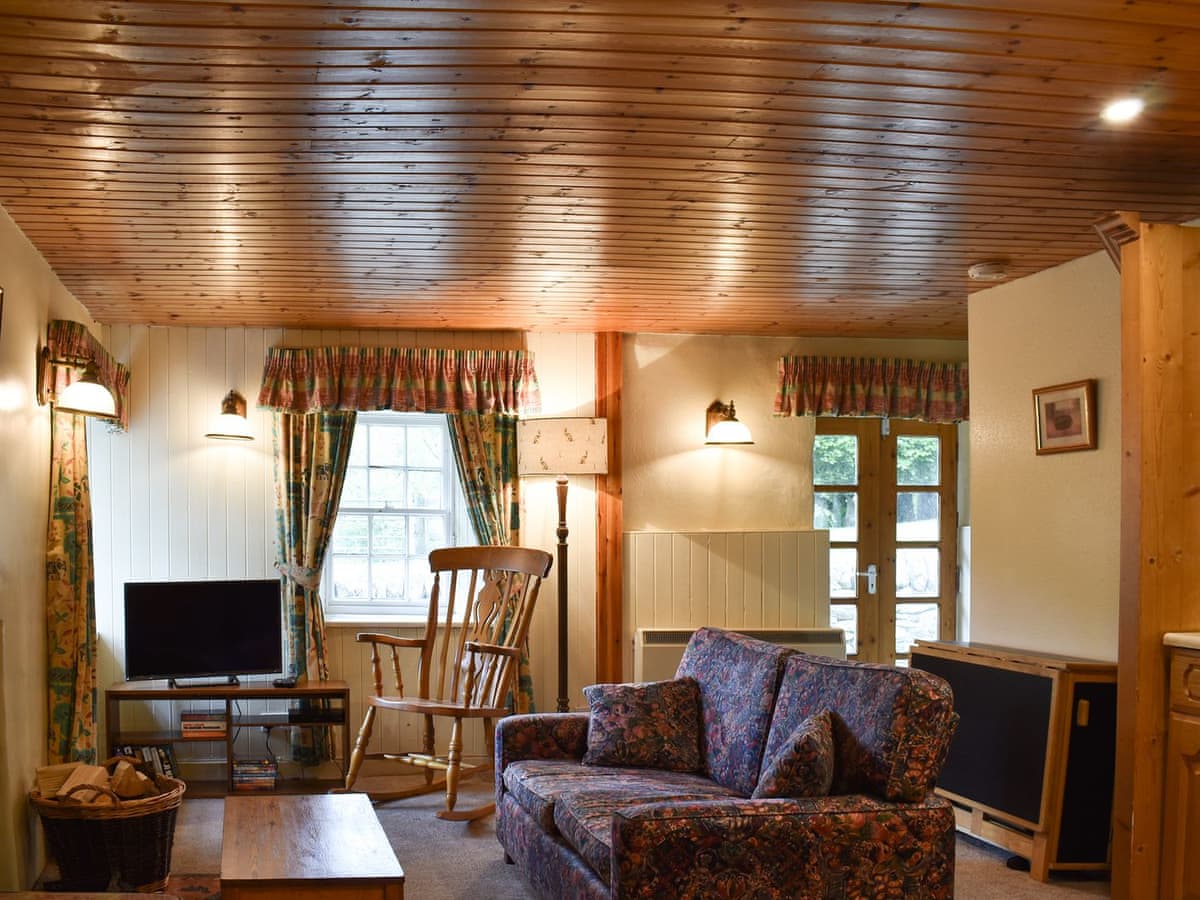 Burnmouth holiday cottage near Angus and Glenshee