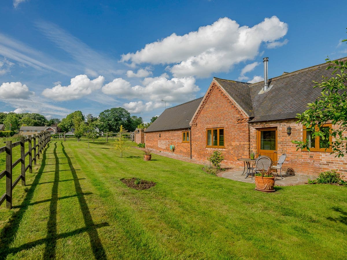 Courtyard Lodge - Holiday Lodge in Central England - Image 2