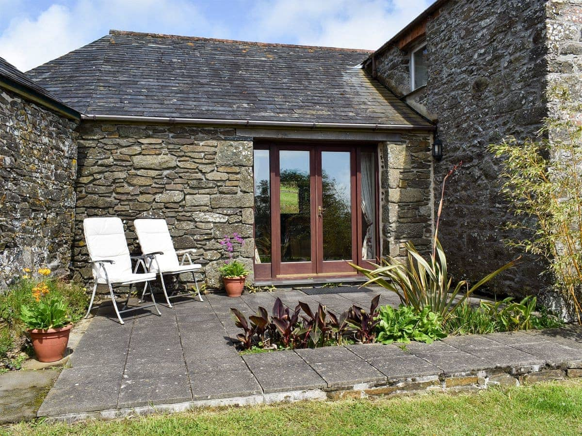 Trentinney Farm Holiday Cottages Round House Ref Uk12083 In St