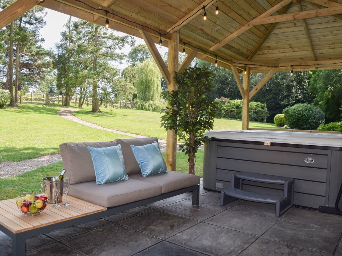 Twisly North Lodge - Holiday lodge in Southern England - Image 2