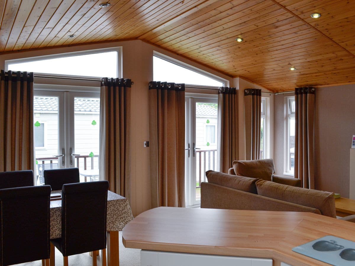 Kingfisher Lodge - Holiday lodge in East Anglia - Image 4