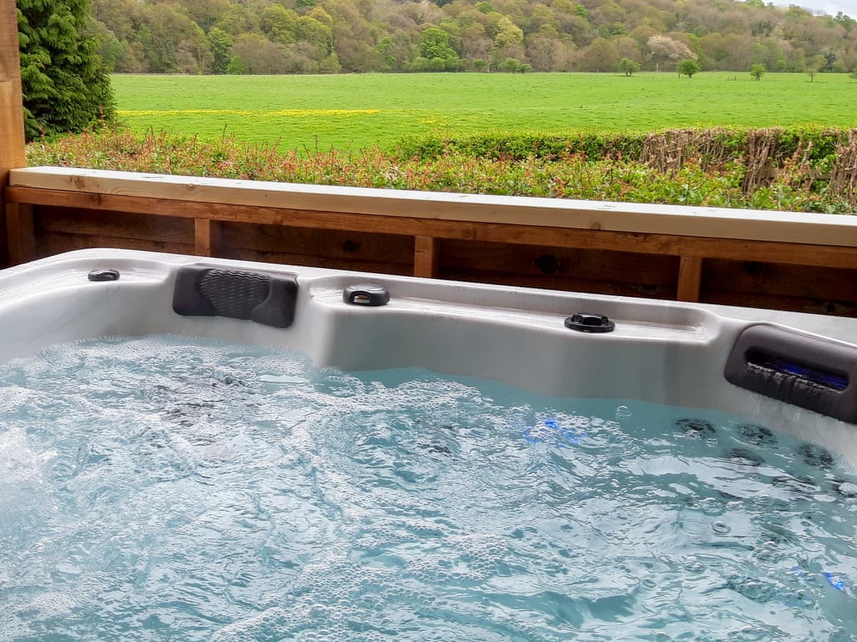 Vindomora Country Lodges - Hadrian Lodge - Image 2