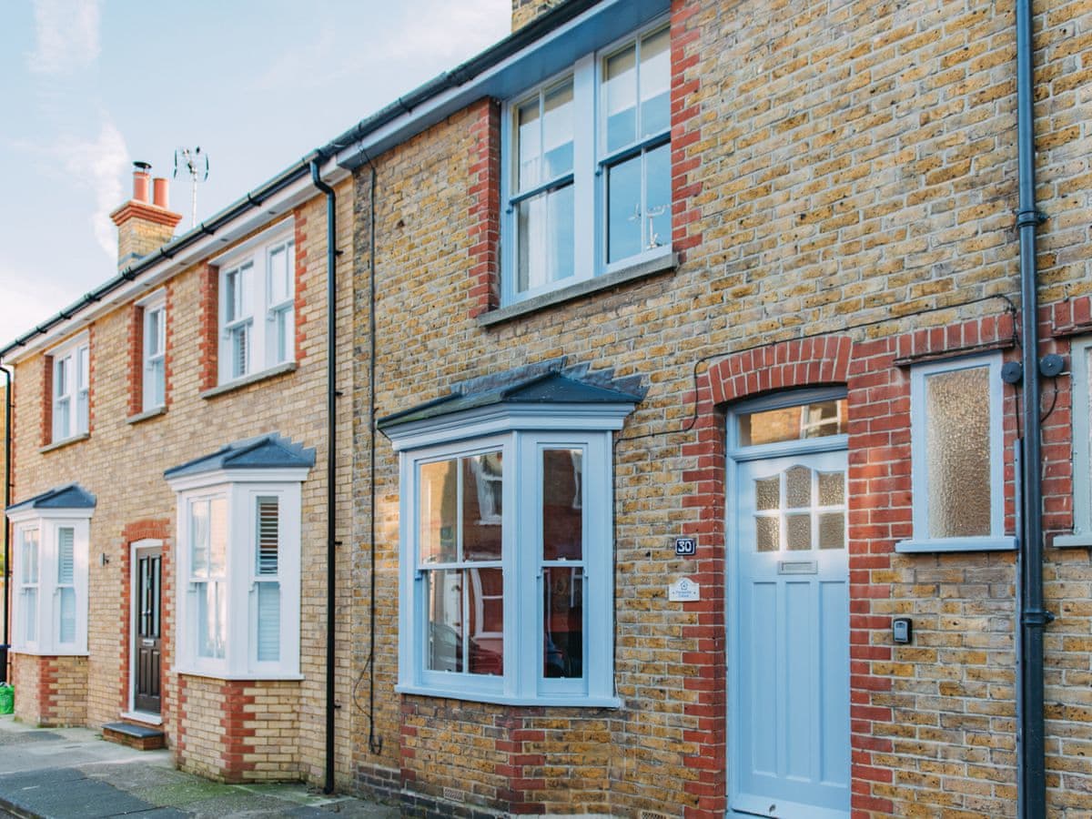 Periwinkle Cottage Ref M532411 In Whitstable Kent Mulberry