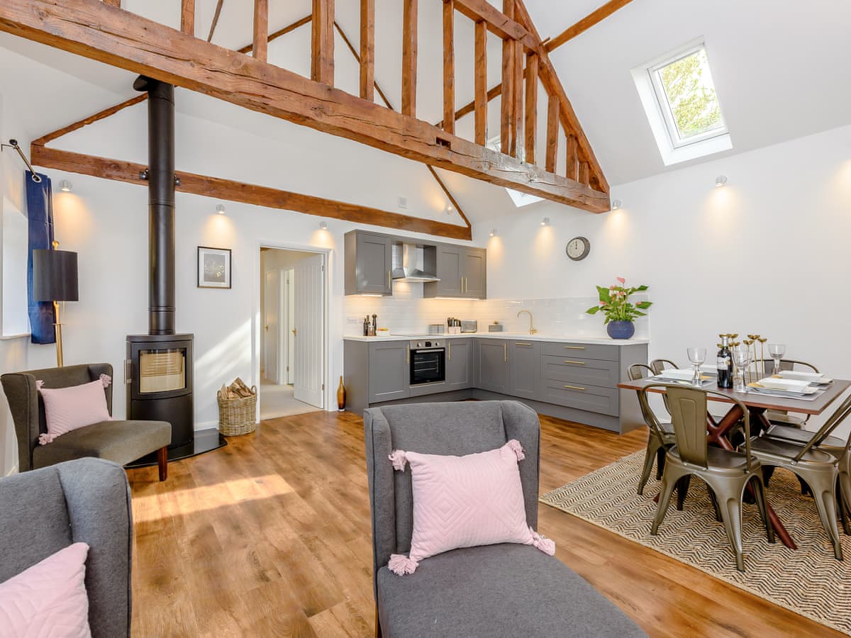 The Lodge at Oldbury Barns - Holiday Lodge in Southern England - Image 2