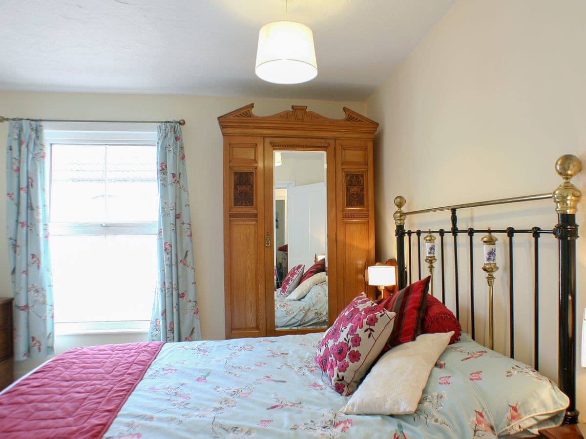 Stowaways Ref M81951 In Whitstable Kent Mulberry Cottages