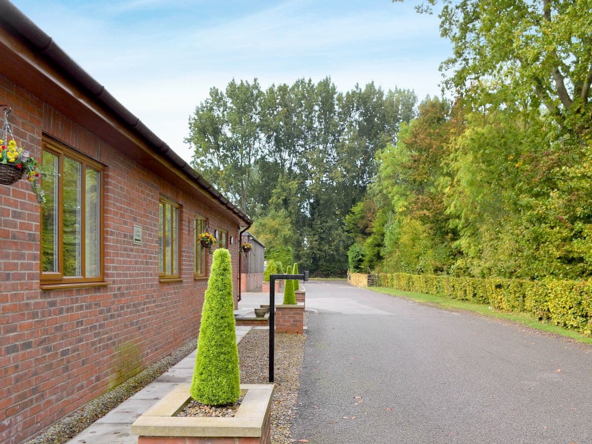 Nelson Parks Rose Cottage Ref Uk13061 In Strensall Near York