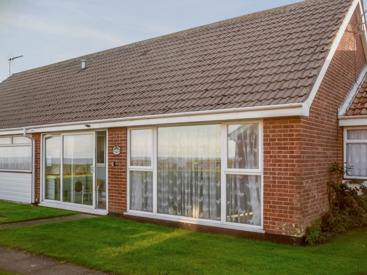 Rose Cliff Cottage Ref Uk11577 In Kessingland Near Lowestoft