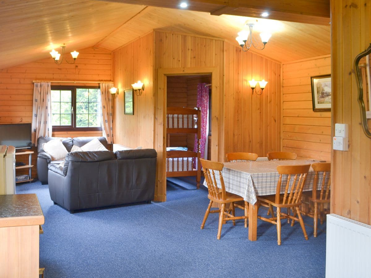 Kinchellie Rowan Tree Log Cabin Ref Uk12868 In Near Roy Bridge