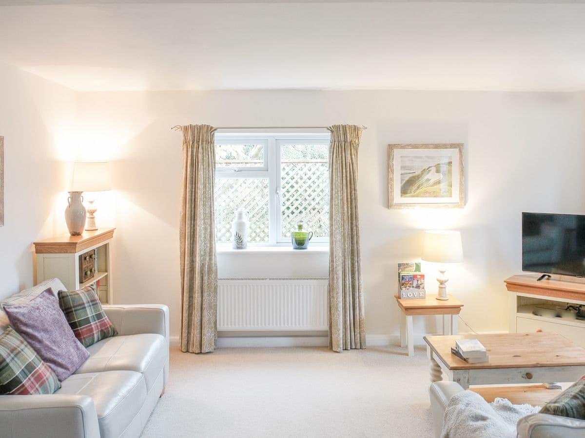 Maple Lodge - Holiday lodge in Southern England - Image 2