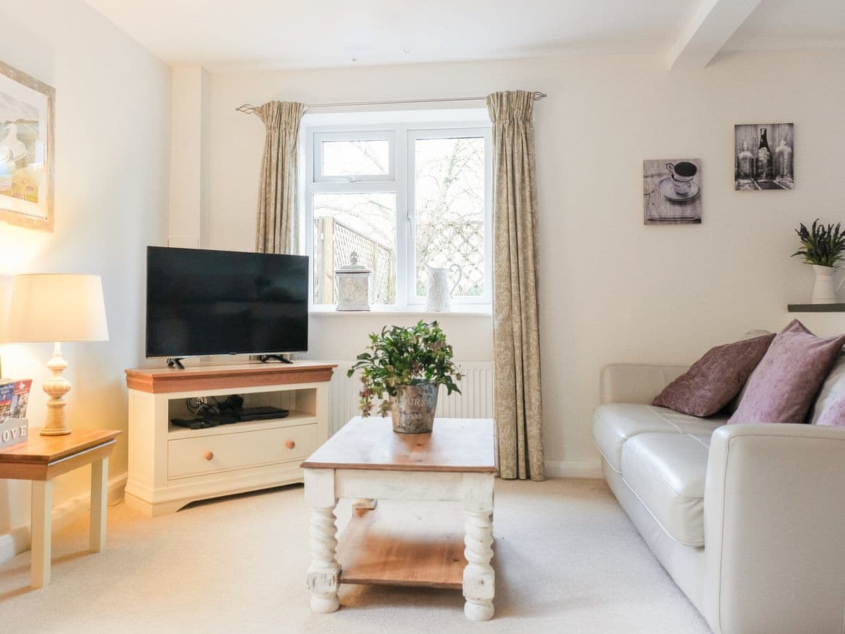 Maple Lodge - Holiday lodge in Southern England - Image 3