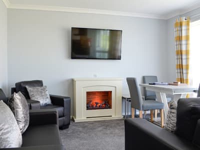 Rose Cliff Cottage Ref Uk11577 In Kessingland Near Lowestoft