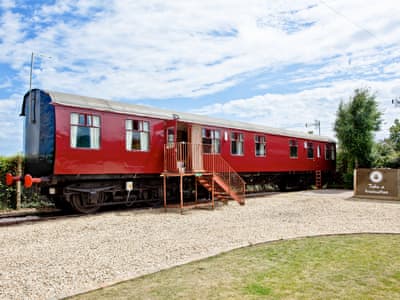 brunel boutique railway carriage no 5 in dawlish warren devon blue chip holidays brunel boutique railway carriage no 5