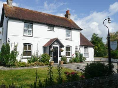 Norton Cottage Ref Uk12647 In Norton Near Chichester Sussex