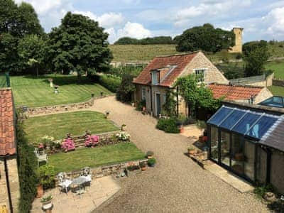 East Wing Cottage Ref Cc244032 In West Ayton Near Scarborough