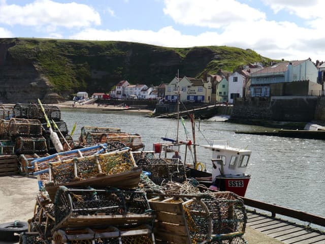 Beckside Cottage Ref Cc243037 In Cowbar Staithes Yorkshire