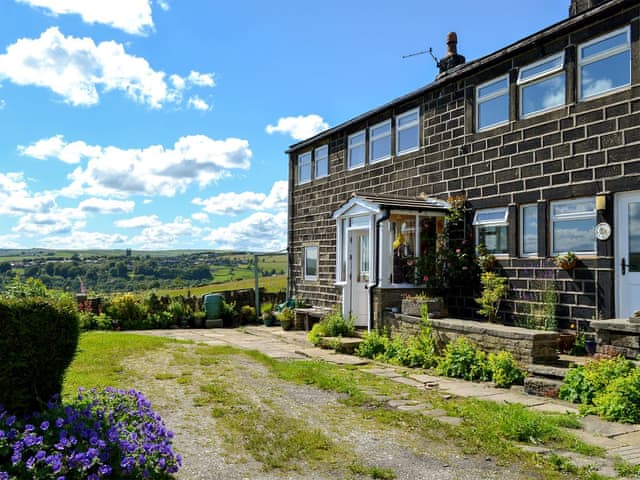 Club Houses Ref Uk12174 In Old Town Near Hebden Bridge