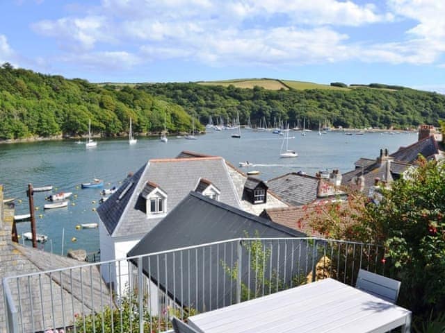 Artists House Ref Ec362828 In Fowey Cornwall Cottages Com