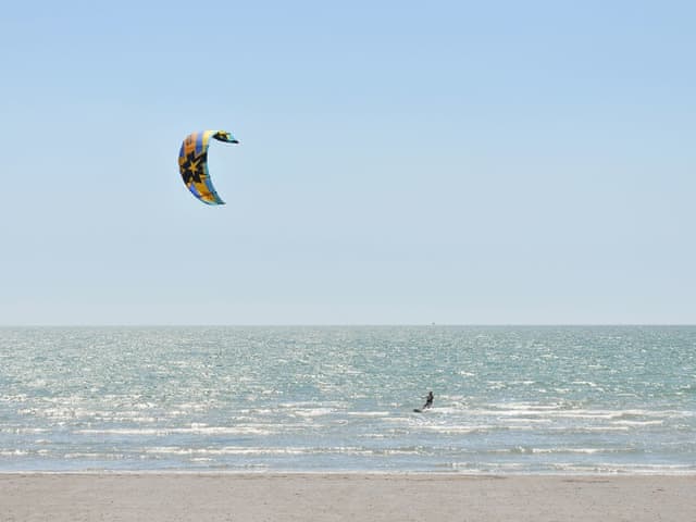 Dolphin Cottage Ref Uk12343 In East Wittering Sussex Cottages Com