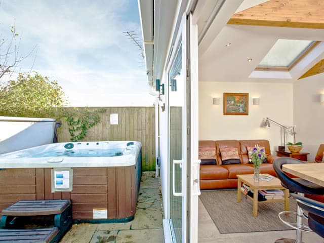 Apple Tree Annex Ref Bcapplea In Seaton Devon Cottages Com