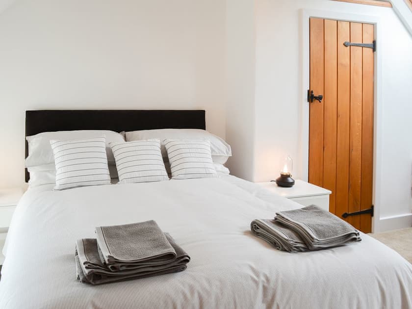 Welcoming double bedded room | Fair Maid - Glimsters Farm Holiday let, Kentisbeare, Cullompton
