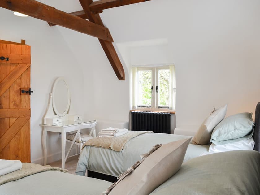 Twin bedded room with beams | Fair Maid - Glimsters Farm Holiday let, Kentisbeare, Cullompton
