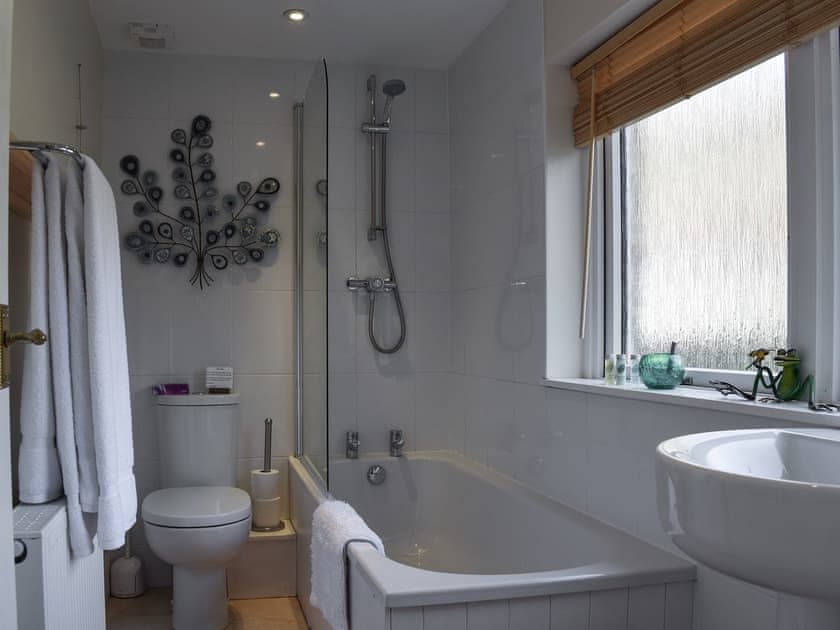 Bathroom | Lochearnside Lodge, St Fillans, near Crieff