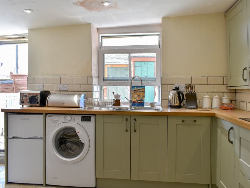 Well-equipped kitchen with dining area  | Murmuration Cottage, Whitby