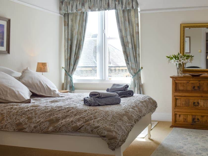 Relaxing double bedroom with ensuite | Causey Pike - Royal Oak House, Keswick
