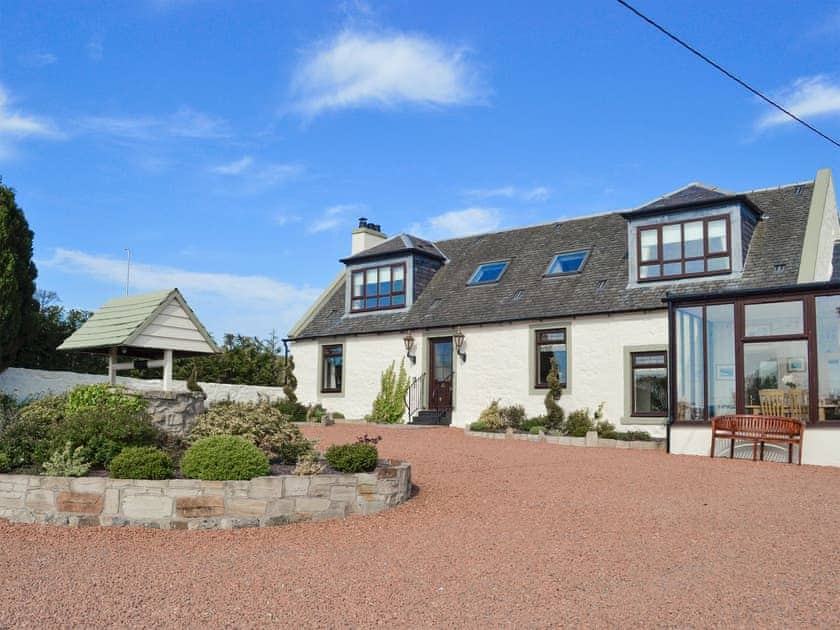 Spacious, detached farmhouse, complete with private hot tub | Hill End Farmhouse - Hillend, Dalry
