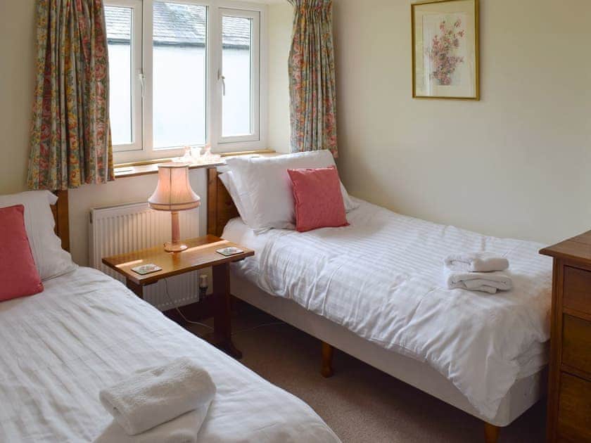 Twin bedroom | Stable Cottage - Yew Tree Cottage & Stable Cottage, Windermere