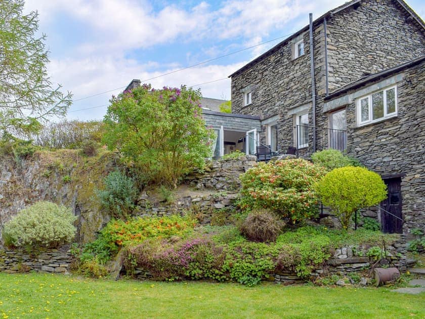 Lovely garden | Stable Cottage - Yew Tree Cottage & Stable Cottage, Windermere