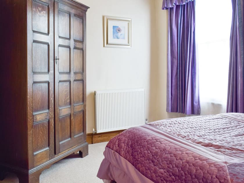 Ample storage within double bedroom | Yew Tree Cottage - Yew Tree Cottage & Stable Cottage, Windermere