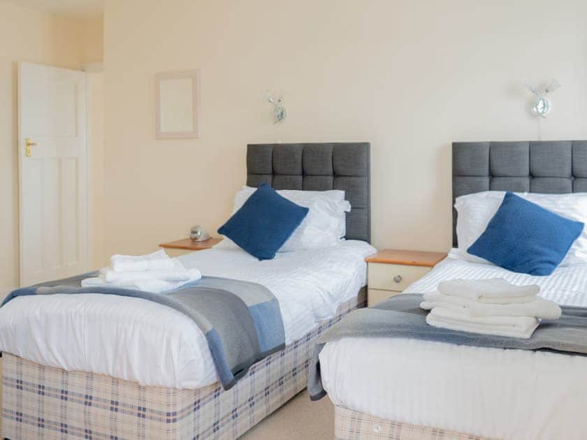 Cosy twin bedroom | Cliff Cottage, Brixham