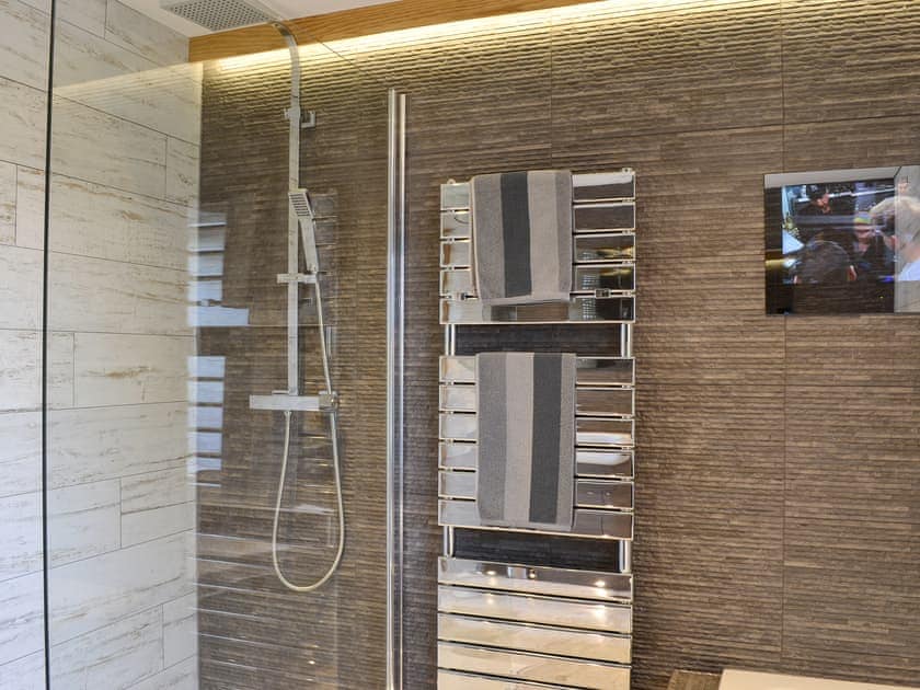 Bathroom with separate shower | Hillend Stables - Hillend, Dalry, near Skelmorlie