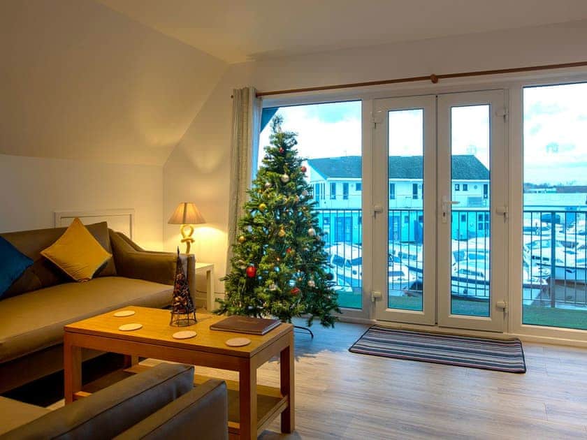 Seasonal décor within the living room | Heron - Daisy Broad Lodges, Wroxham
