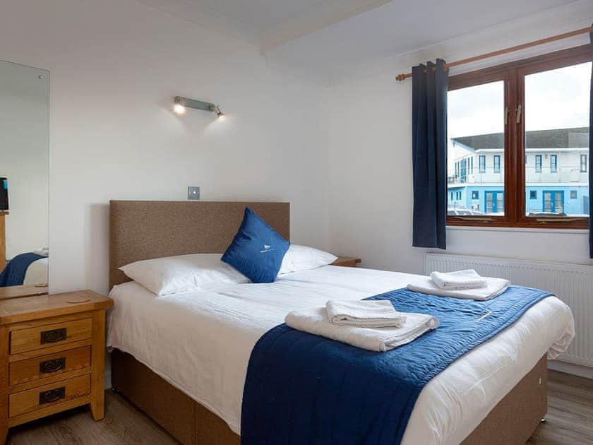 Peaceful en-suite double bedroom | Coot - Daisy Broad Lodges, Wroxham