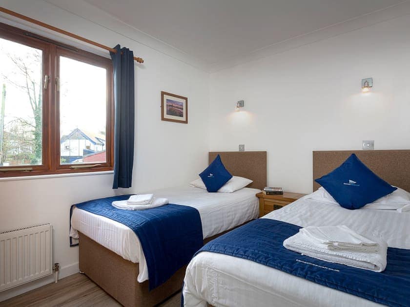 Relaxing second twin bedroom | Coot - Daisy Broad Lodges, Wroxham