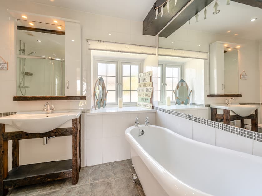 Bathroom | Bronyn Cottage - Bronyn Farm, Ferryside, near Carmarthen
