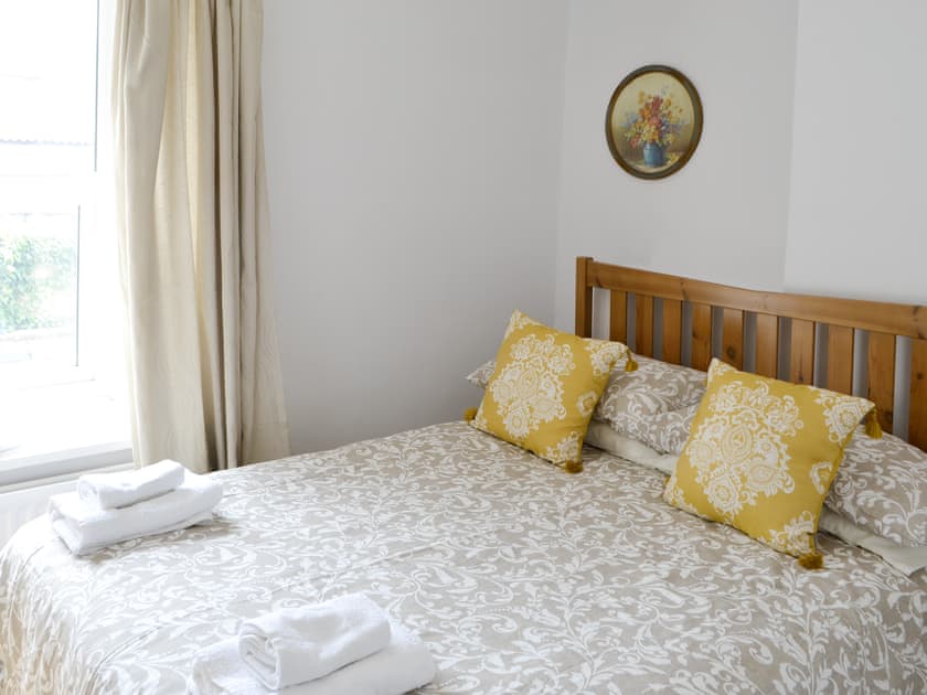 Relaxing double bedroom | Youngers Cottage, Warkworth