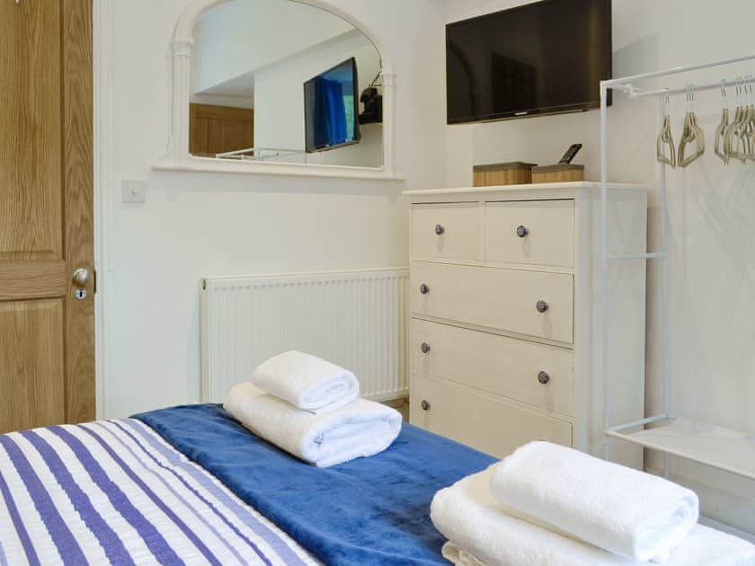 Ample storage within the double bedroom | Brig-y-Don Bach - Brig-y-Don, Llanaber, near Barmouth