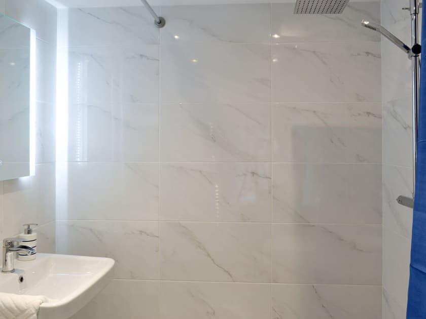 Shower room | Brig-y-Don Bach - Brig-y-Don, Llanaber, near Barmouth