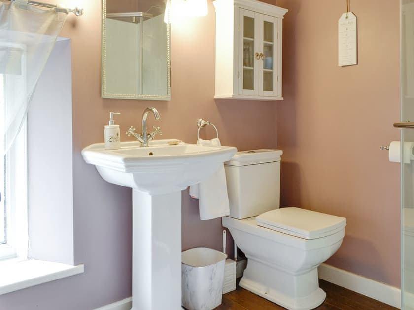 En-suite shower room | Brig-y-Don - Brig-y-Don, Llanaber, near Barmouth