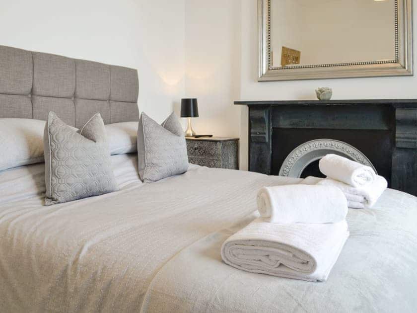 Attractive double bedroom | Brig-y-Don - Brig-y-Don, Llanaber, near Barmouth