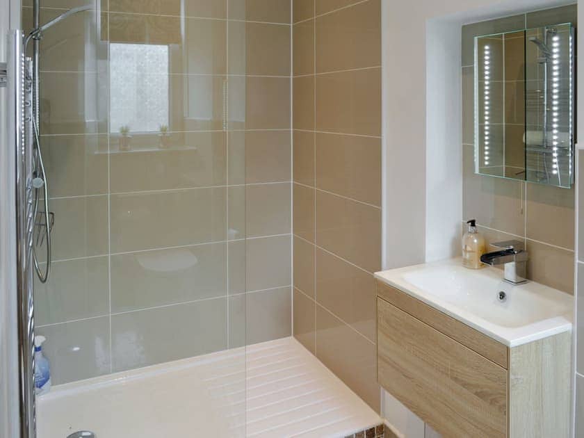 En-suite shower room | Brig-y-Don - Brig-y-Don, Llanaber, near Barmouth
