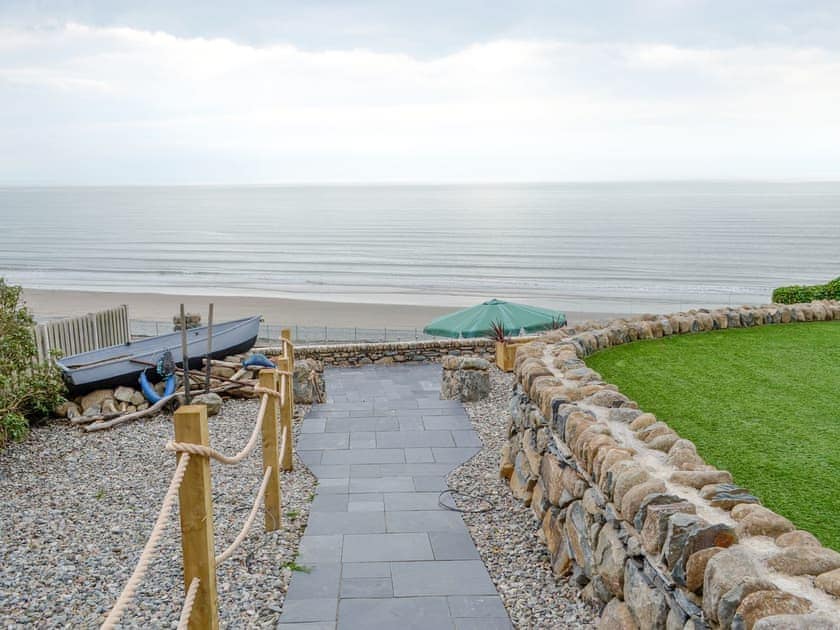 Attractive garden area | Brig-y-Don - Brig-y-Don, Llanaber, near Barmouth