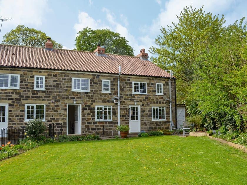 Shared garden | 2 Keldholme Cottages - Keldholme Holidays, Keldholme, near Kirkbymoorside